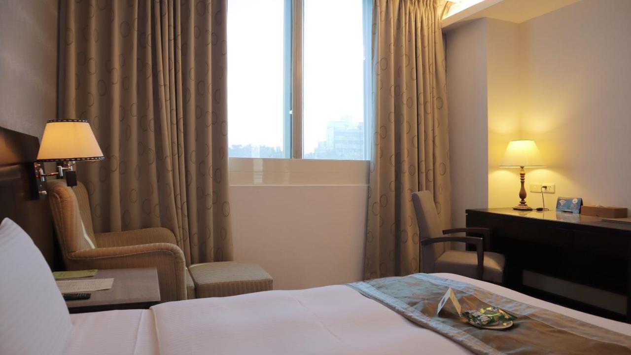 Ho Fong Business Stay Fengyuan Exterior photo