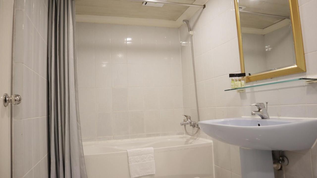 Ho Fong Business Stay Fengyuan Exterior photo